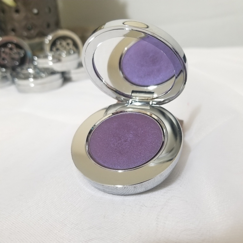 Twisted saturate eye color eyeshadow Rock and Republic Cosmetics